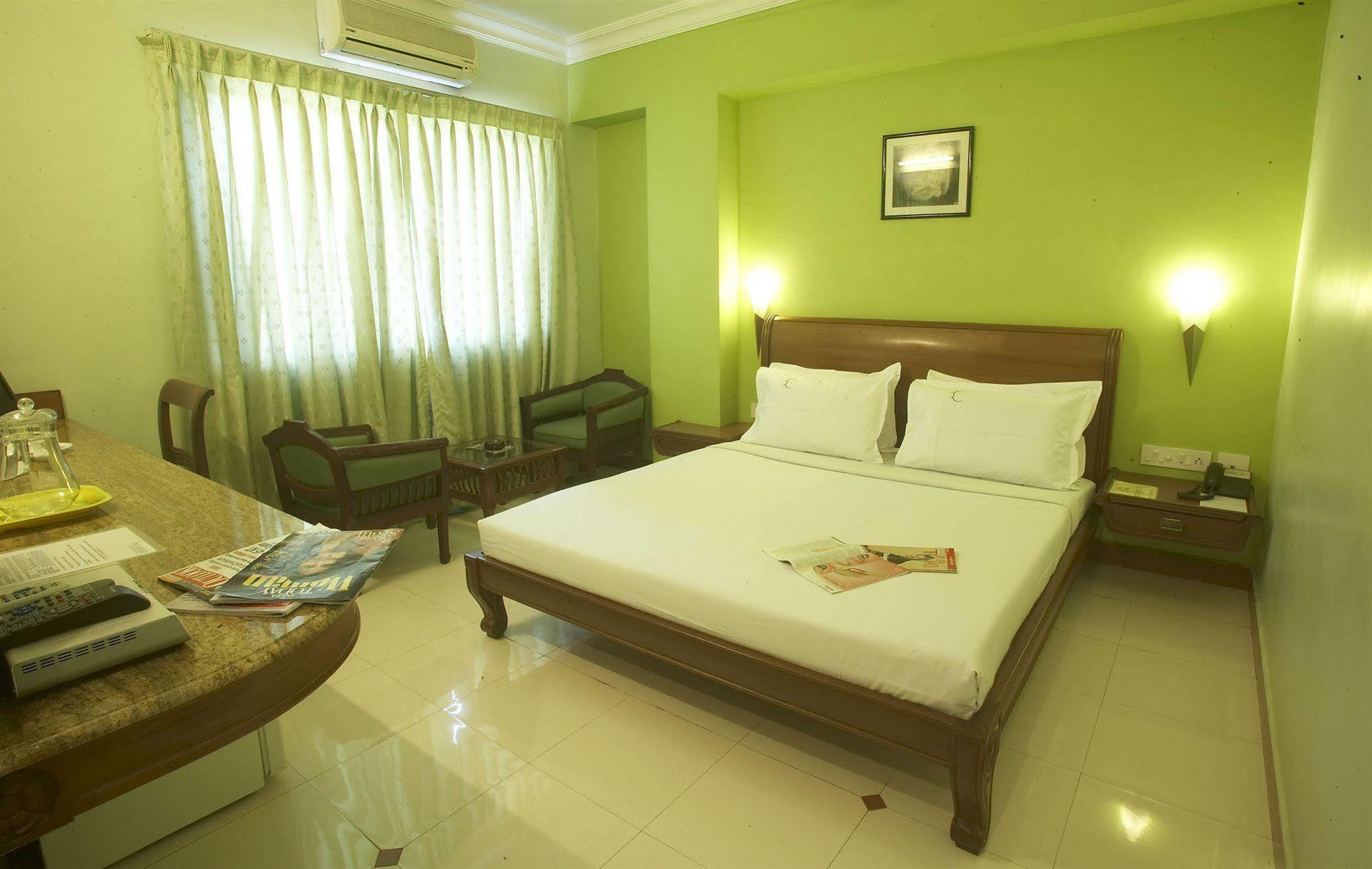 Hotel Crescent Inn Chennai Exterior foto
